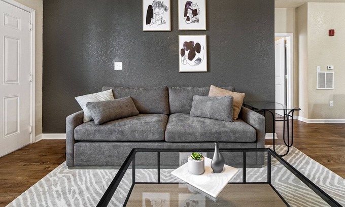 Liberty Area Apartment | Modern Apartment in Prime Location (ID4961X13)