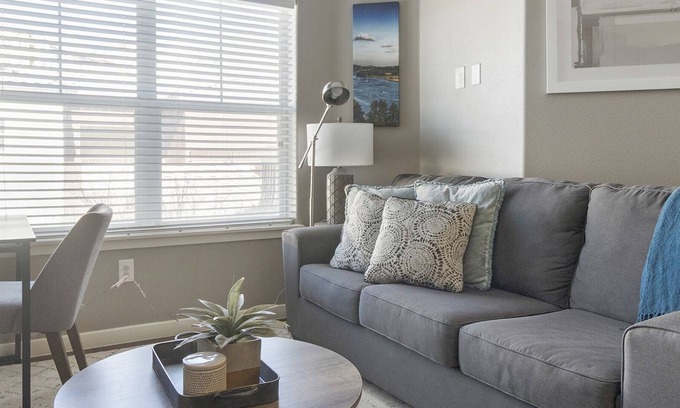 El Paso Apartment | Modern Apartment in Prime Location (ID3565X37)