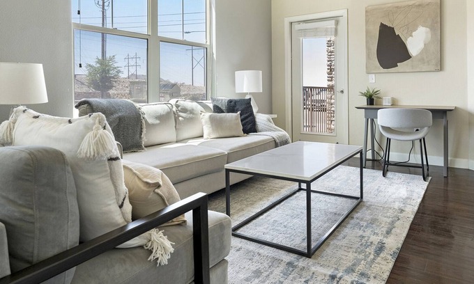 El Paso Apartment | Modern Apartment in Prime Location (ID3512X6)