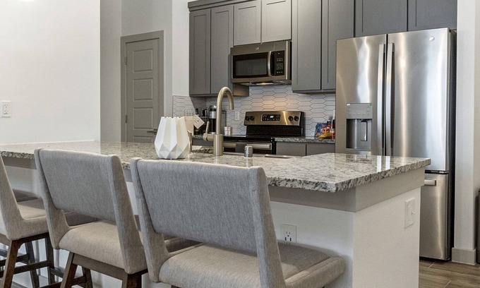 El Paso Apartment | Modern Apartment in Prime Location (ID8815X52)