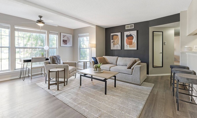 Cordova Apartment | Modern Apartment in Prime Location (ID9655X37)