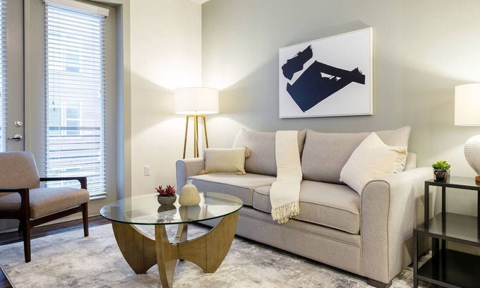 South Lamar Apartment | Modern Apartment in Prime Location (ID4422X32)