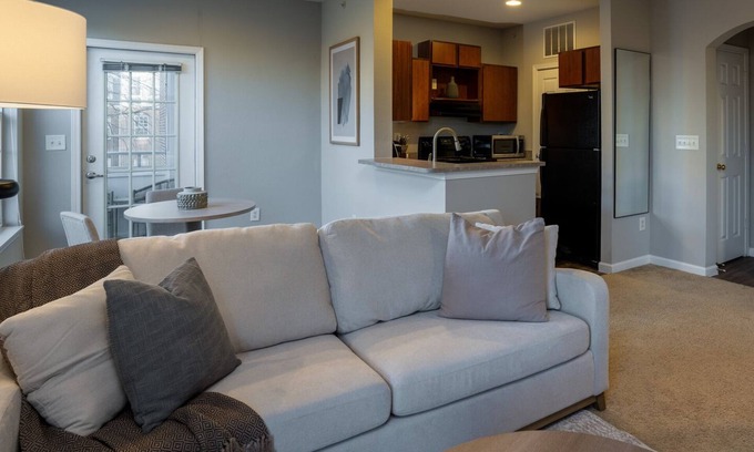 Carmel Apartment | Modern Apartment in Prime Location (ID8397X98)