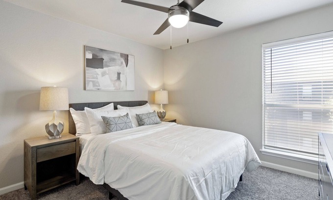 Cityplace Apartment | Modern Apartment in Prime Location (ID7072X71)