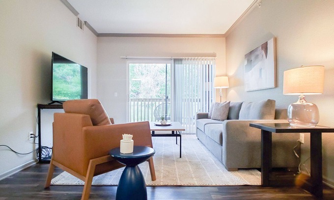 Denver Apartment | Modern Apartment in Prime Location (ID5166X12)