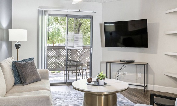 Old Town Apartment | Modern Apartment in Prime Location (ID2750X66)