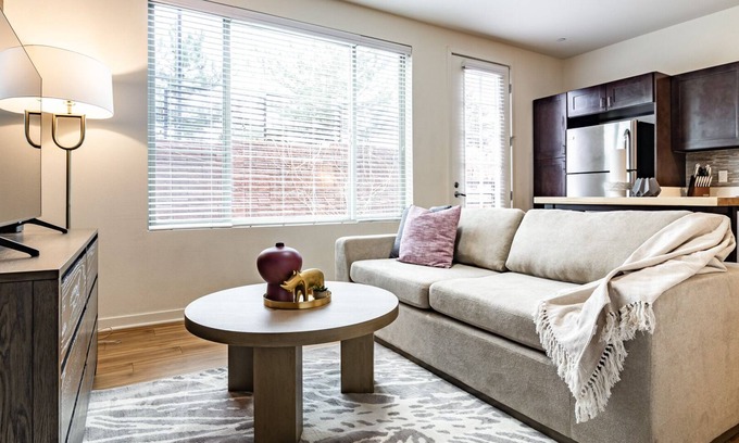 Englewood Apartment | Modern Apartment in Prime Location (ID8283X49)