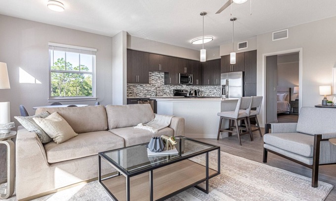 Biggar Apartment | Modern Apartment in Prime Location (ID8094X36)