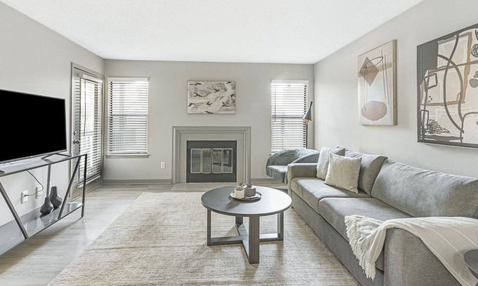 Huntsville Apartment | Modern Apartment in Prime Location (ID5970X69)