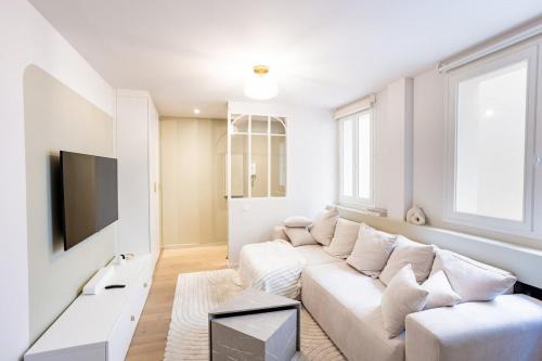 Paris City Center Apartment | Modern apartment Louvre