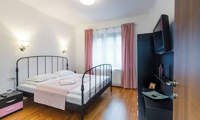 Brasov Apartment | Modern Apartment