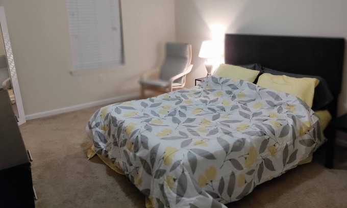 Deerwood Apartment | : Modern apartment with pool, close to beaches