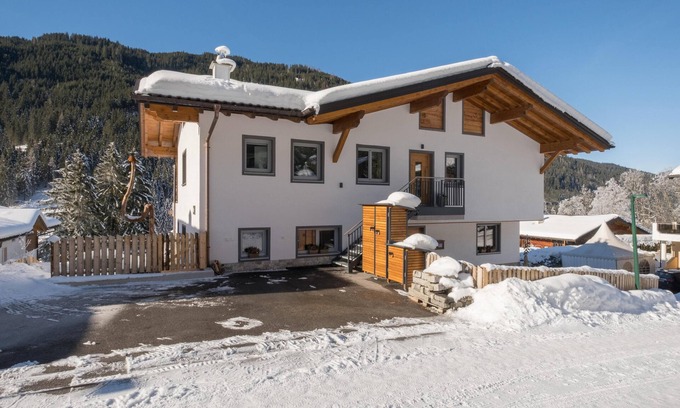 Untertauern Apartment | Modern apartment with ski storage and balcony