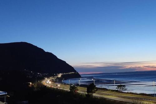 Penmaenmawr Apartment | Modern apartment with breathtaking sea views