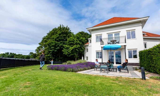 Municipality of Noordwijk Apartment | Modern apartment with spa