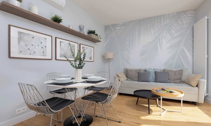 Praga Apartment | Modern Apartment with Air Conditioning and Parking Near the PGE Stadium in Warsa