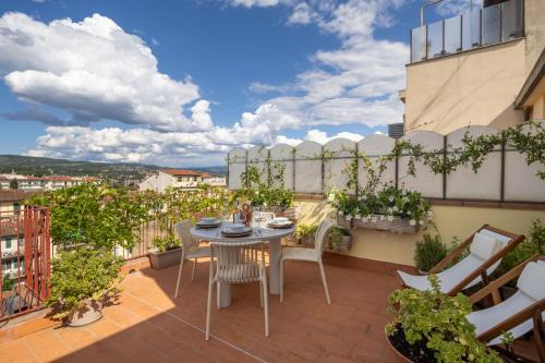 Santissima Annunziata Apartment | Modern Apartment with Skyline Views