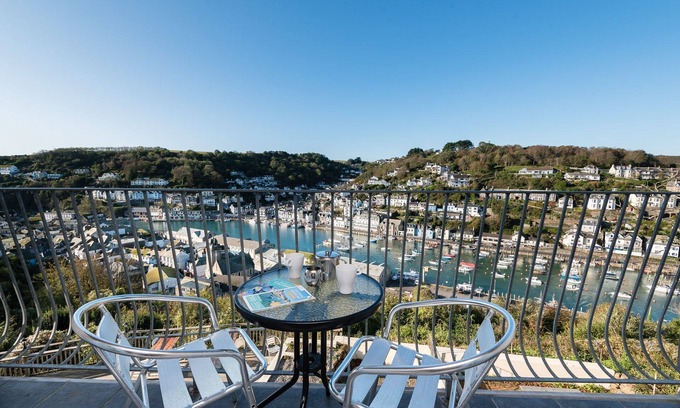 Looe House | Modern apartment with stunning views over Looe harbour.