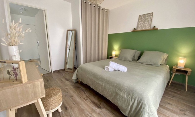 Saint-Priest Apartment | Modern Appartement Pour 4pers Near Aeroport, Eurexpo and Lyon- Terrasse-parking