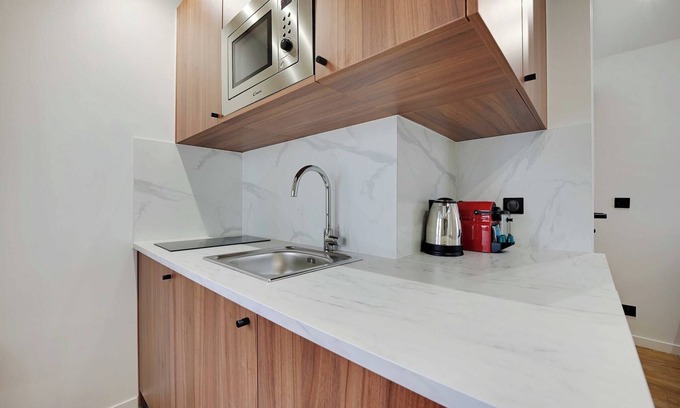 Aubervilliers Apartment | Modern Apt - 2BD/6P - near Paris