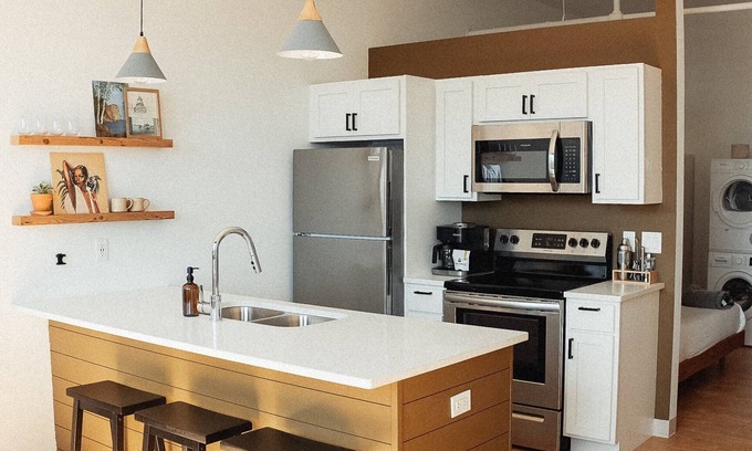 Duluth Apartment | Modern Apt w/Gym, Elevator, Coffee Shop | 204