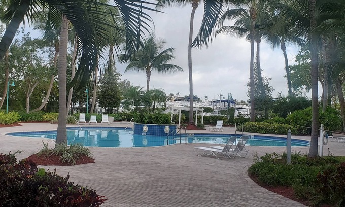 Fort Lauderdale Apartment | Modern Apt w/Marina view. WiFi, parking, tennis, playground and more!