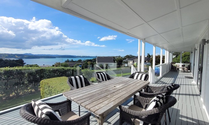 Snells Beach House | Modern Beach House w/ Gorgeous Sea View