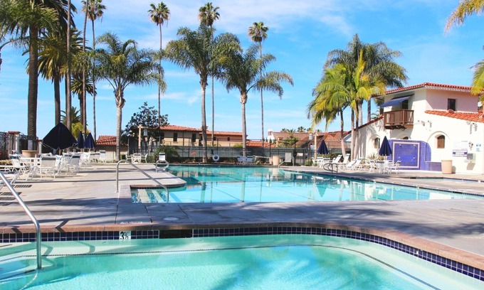 San Onofre House | Modern Beach Retreat: Private Pool & Exclusive Beach Access in Gated Community