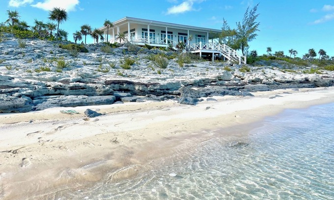 William's Town Cottage | Modern Beachfront Cottage