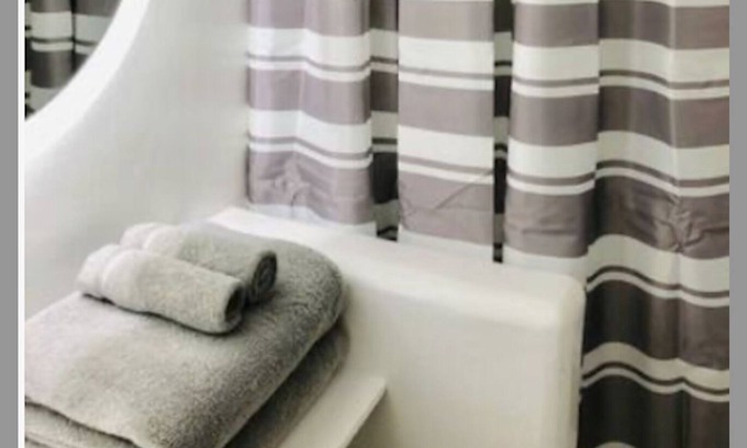 Pacific Palisades Apartment | Modern Beachfront Guest Suite
