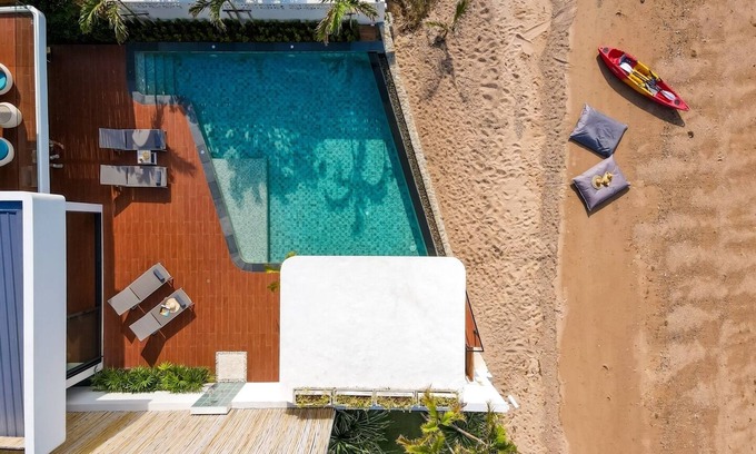 Bophut Villa | Modern Beachfront Villa near Fishermans Village