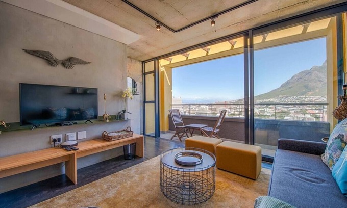 Bo'Kaap Apartment | Modern Bo-Kaap Gem with City & Mountain Views