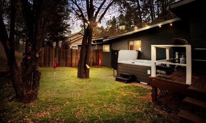 Flagstaff House | Modern Boho - Hot Tub - 9 min to Downtown