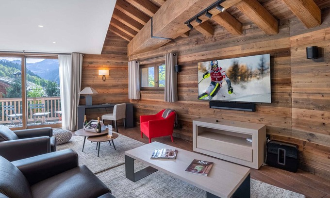 Meribel Village Ski Chalet | Modern bright chalet near slopes - 12 pers, 5 ch, parking, wifi, cleaning included