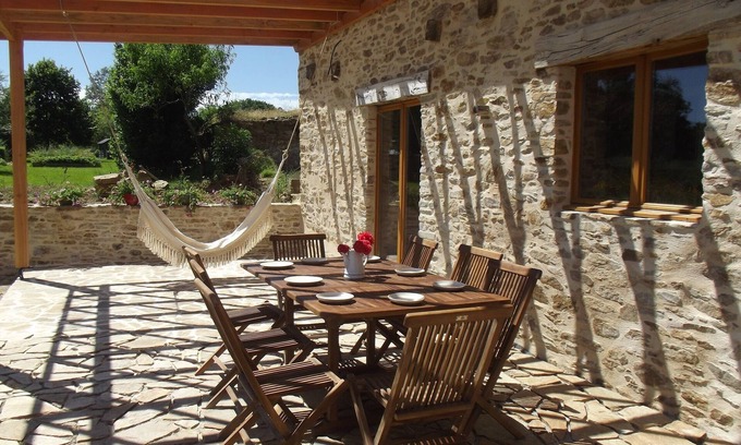 Saint-Jory-de-Chalais Cottage | Modern, calm & great views!!!