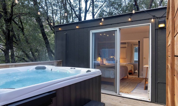 Dunsmuir Cabin | Modern Cabin (Redwood)