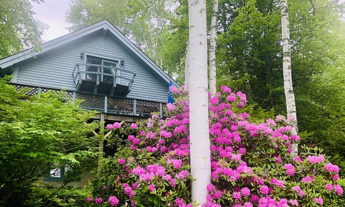 Warrensburg Cabin | Modern cabin w/ heated pool near Lake George