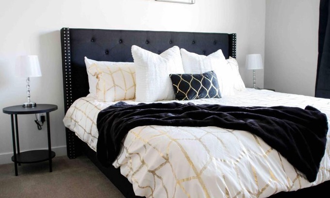 Downtown Salt Lake City Apartment | Modern Central apt/Gym/Pool/Hottub/Garageparking