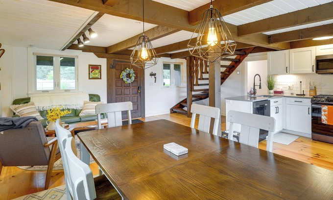Londonderry House | Modern Chalet in Serene Valley