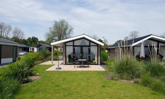 Bovenkarspel Ski Chalet | Modern chalet located on the Markermeer