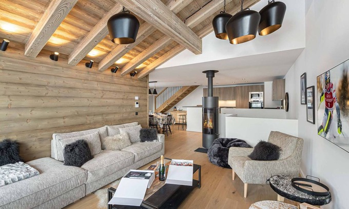 Meribel-Mottaret Ski Chalet | Modern Chalet Near Mottaret Slopes – Sleeps 10, Panoramic View, Ski Locker & Parking