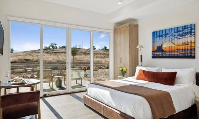 Midway House | Modern Chalet w/Stunning Mountain Views