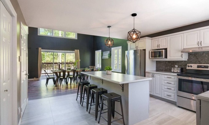 Huberdeau Ski Chalet | Modern Chalet with Spa & Pool