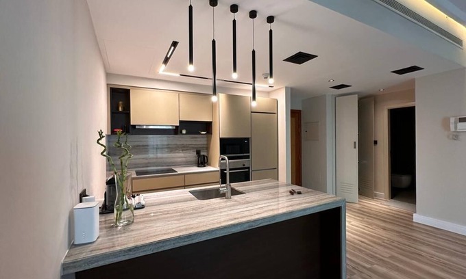 The Greens Apartment | Modern-Chic 1BR in The Greens - Central Dubai