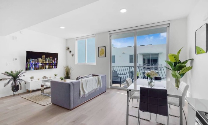 Doral Apartment | Modern Comfort: 1 Bed Retreat with Free Parking