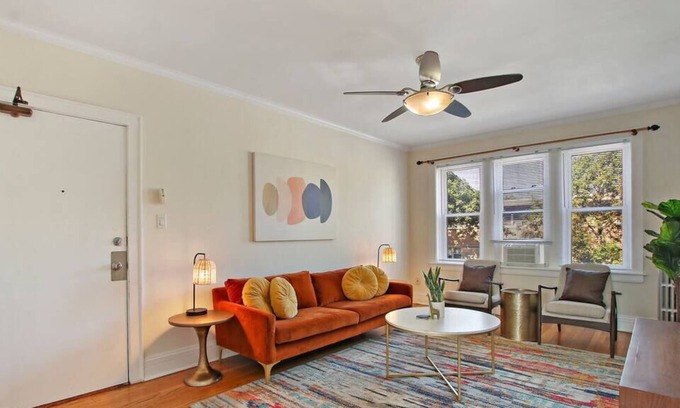 Old Irving Park Apartment | Modern Comfort 2BR Haven in Chicago
