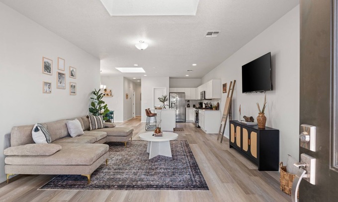 Mesa Del Sol Innovation Park House | MODERN COMFORT 3BR HOME NEAR AIRPORT & NETFLIX