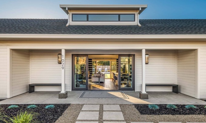 Sonoma House | Modern Comfort Close to Town