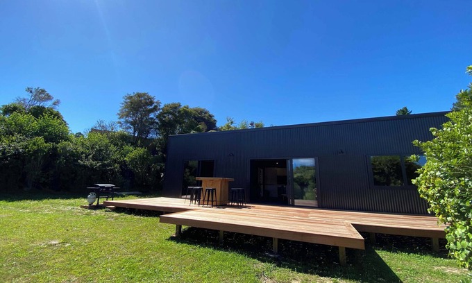 Collingwood House | Modern Comfort in Collingwood - Brand New Holiday Home