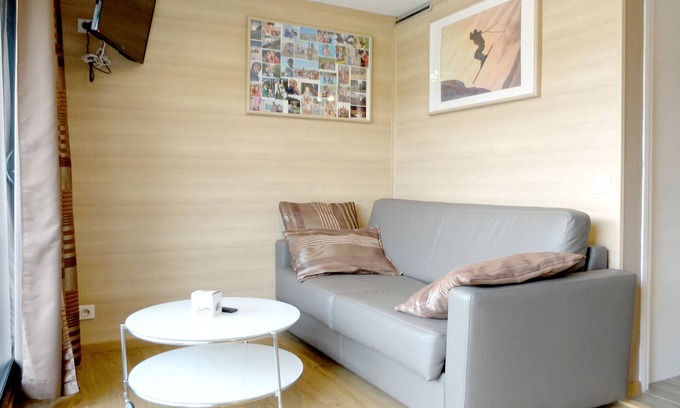 Tignes le Lac Apartment | Modern Comfort Studio · Near Slopes & Shops · Balcony